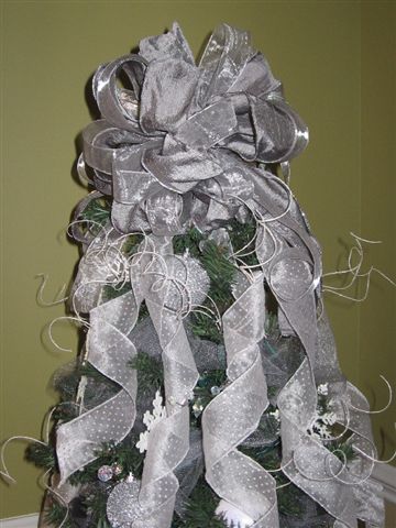 Melody WInter Elegance Tree Topper