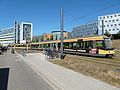 Die Eröffnungsbahn wartet an der Philipp-Reis-Straße