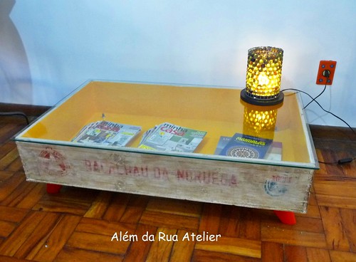 Mesa feita com caixote reutilizado | by ALÉM DA RUA ATELIER/Veronica Kraemer