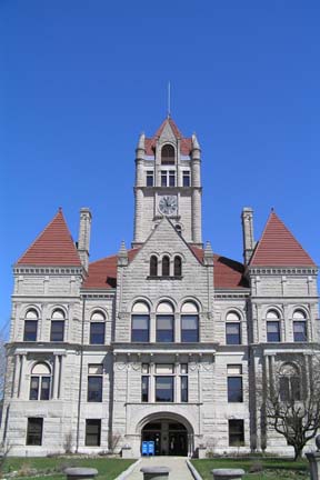 Rush County Courthouse, gelistet im NRHP Nr. 75000048[1]