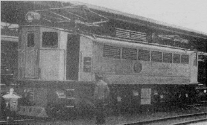 A Class 2E unit with its left side and no. 1 end visible, Pretoria, c. 1947