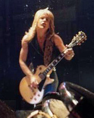 Description de l'image Randy Rhoads with Les Paul guitar (1980).jpg.