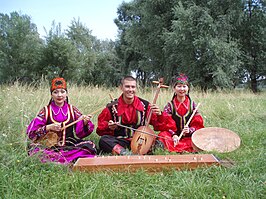 Chakassen met muziekinstrumenten (2009)