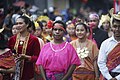 Karnaval baju daerah untuk menunjukkan keberagaman budaya.