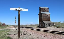 Abandoned grain elevator in Owanka