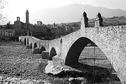 Stenbro over Trebbia ved landsbyen Bobbio midt i provinsen.