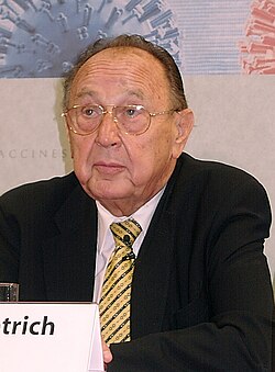 Hans-Dietrich Genscher vuonna 2001.