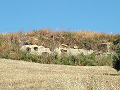 Tombeaux en hypogées datant de l'âge du bronze, découverts dans le parc archéologique de Sabucina près de la ville multimillénaire de Caltanissetta en Sicile. La ville de Caltanissetta laisse des traces d'occupation humaine depuis le IVe millénaire av. J.-C.