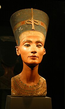 Nefertiti bust2.jpg