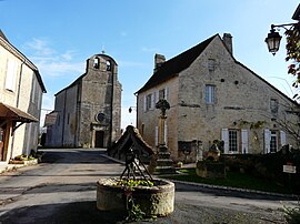 The church and surroundings in Fanlac