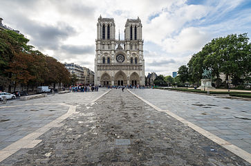 ノートルダム大通路＝ジャン＝ポール2世広場 (Parvis Notre-Dame - place Jean-Paul-II)