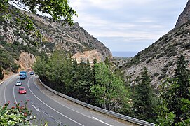 La A90 dans les gorges de Selinari.