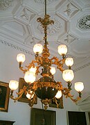 Lustre à éclairage au gaz (1858 env.), maintenant électrifié à Montpelier, capitale de l'État du Vermont