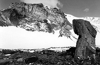 Das Hauptmassiv der Dallmannberge von Nordosten gesehen.