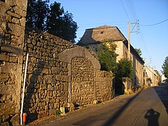 Vestiges de fortifications.