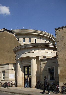 Ingang van de bibliotheek aan St. John Street