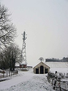 L'éolienne et le lavoir sous la neige