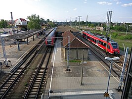 Blick vom oberen auf den unteren Bahnhofsteil