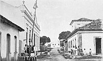 Vista da área central de Macapá em 1913. À esquerda, a Intendência Municipal, atual Museu Histórico Joaquim Caetano. Ao fundo, a Igreja de São José de Macapá.