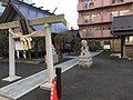 仙台駅東口の初恋通にある鹽竈神社。参道の敷石にX橋の階段の石が使われている。