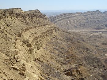 The walls of Makhtesh Katan (the Small Makhtesh)