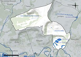 Carte en couleur présentant le réseau hydrographique de la commune