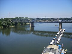 Puente ferroviario en Piacenza.