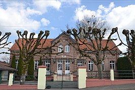 Gemeentehuis en school