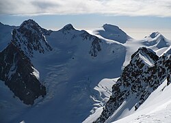 Masivul Monte Rosa dinspre Liskamm și vârfurile Dufour (stânga), Zumstein, Gnifetti (Signalkuppe) și Parrot