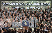 George W. Bush spreekt de militairen op Youngsan Garrison toe, augustus 2008