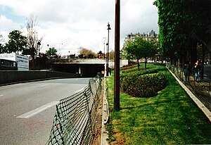 Вход в туннель Pont de l'Alma, место, где Диана была смертельно ранена.