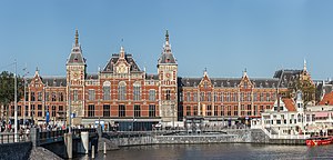 Haupteingang des Bahnhofs Amsterdam Centraal