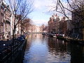 Canal urbà a Amsterdam.