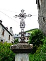 Croix à côté de l'église.