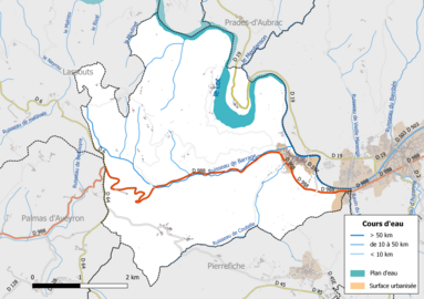 Carte en couleur présentant le réseau hydrographique de la commune