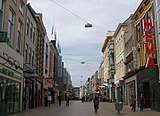 De Herestraat wordt gezien als de belangrijkste winkelstraat (2004)