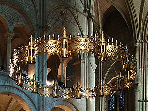 La « couronne de lumières » de Reims, diamètre 6 m. Copie du XIXe siècle.