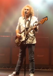 Alan Lancaster performing with Status Quo in منچستر, 2013