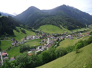 Das Sellraintal bei Sellrain (links abzweigend das Fotschertal)