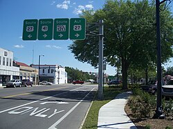 Southbound US 27-41 and SR 121 about to split in Williston, Florida