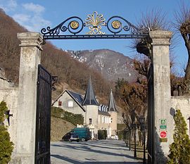 The entrance gates of the castle of Aspres-lès-Corps