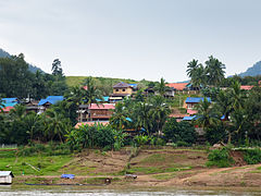 Một ngôi làng trên sông Mekong