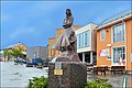 La femme du marin sur la vieille place