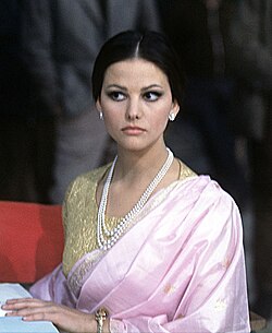 Claudia Cardinale elokuvan Vaaleanpunainen pantteri kuvauksissa vuonna 1963.