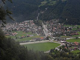 Gezicht op Meiringen vanaf de Reinbachfall