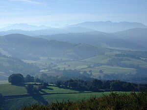 La villa de Uhart-Mixe vista desde el camino de Santiago