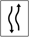 Zeichen 514-10 Verschwenkungstafel kurze Verschwenkung – mit Gegenverkehr – einstreifig nach links