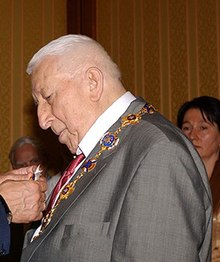 Rasul Gamzatov penerima Order of St. Andrew