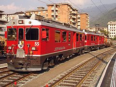 ABe 4/4 no 55 et 56 manœuvrant en gare de Tirano, terminus italien de la ligne de la Bernina.