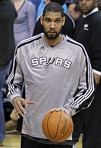 Duncan em ação pelo San Antonio Spurs, em 2011